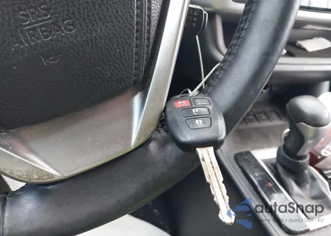 2015 Toyota Highlander Le Plus V6 z USA, uszkodzony, nr VIN 5TDBKRFHXFS119653